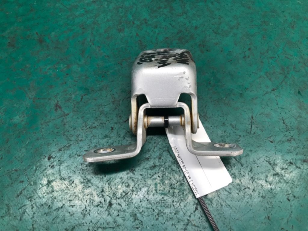 F151-59-210 | Петля двери нижняя передн. прав. MAZDA 3 BK 03-08 - Фото 3