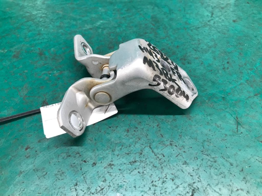 F151-59-210 | Петля двери нижняя передн. прав. MAZDA 3 BK 03-08 - Фото 4