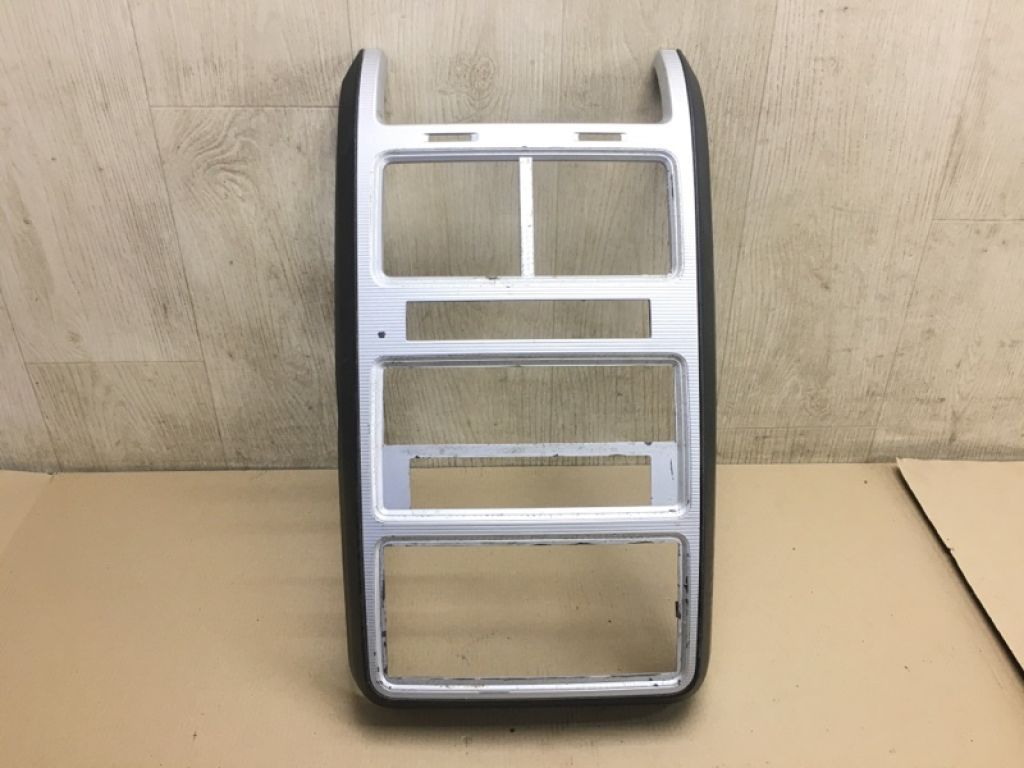 1MU961DVAA | Накладка торпедо центр. DODGE JOURNEY 08-20