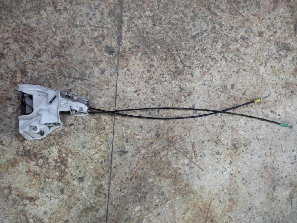 69380-08030 | Замок двери боковой задн. лев. TOYOTA SIENNA 11-16