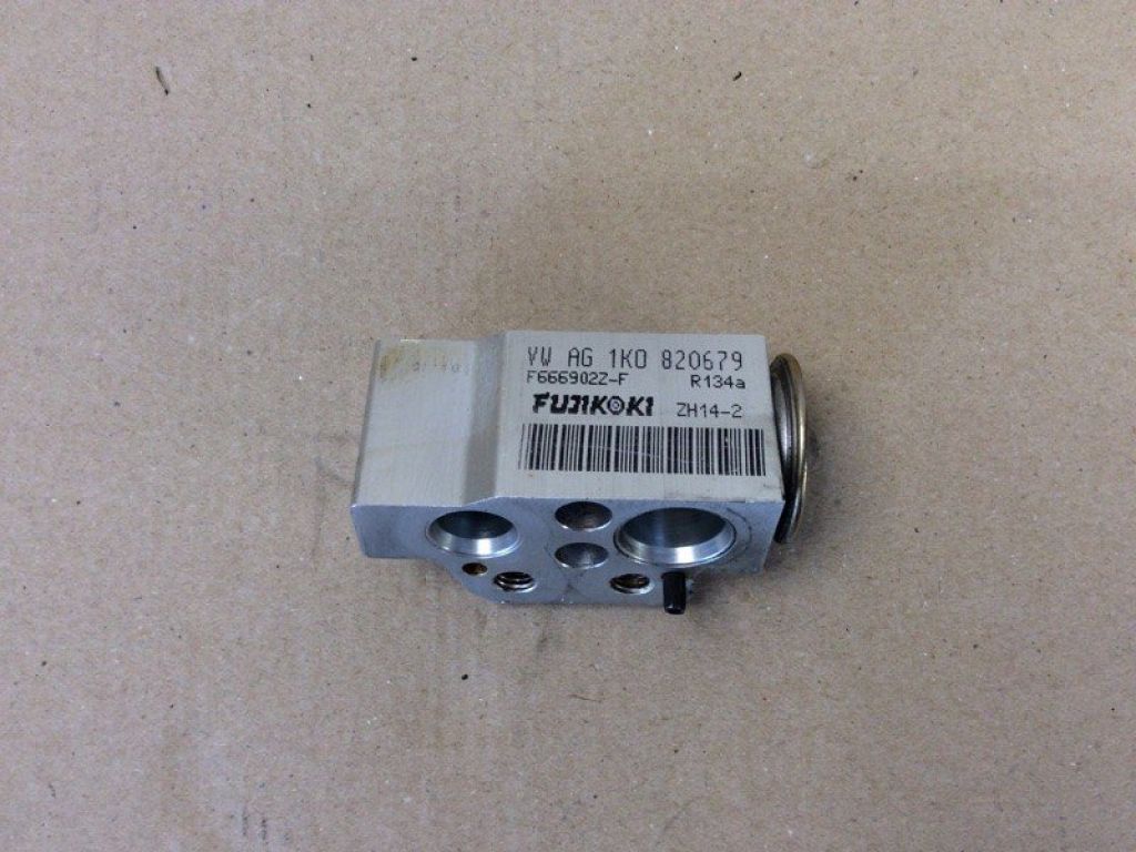 1K0 820 679 | Клапан кондиционера VOLKSWAGEN JETTA 05-10