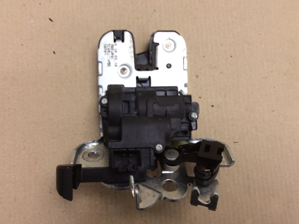 5C6 827 505 C | Замок кришки багажника VOLKSWAGEN JETTA USA 10-17 - Фото 3