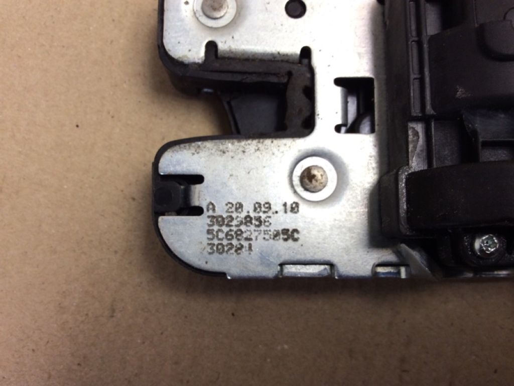 5C6 827 505 C | Замок кришки багажника VOLKSWAGEN JETTA USA 10-17 - Фото 4