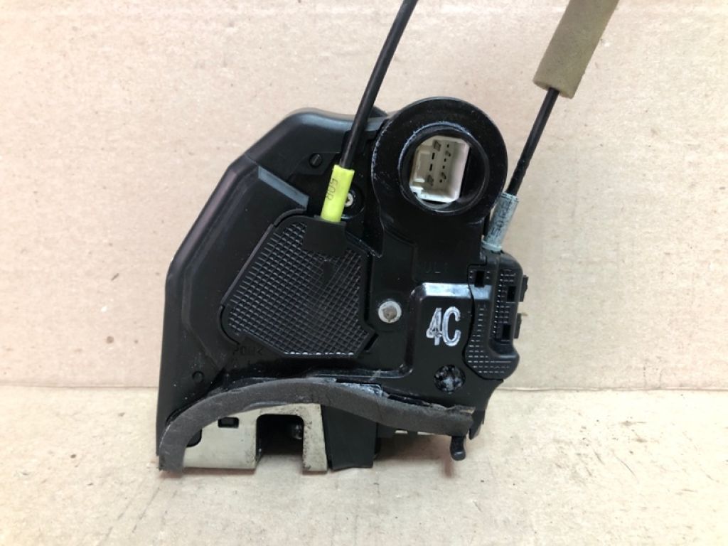 69060-06100 | Замок двери задн. лев. TOYOTA CAMRY 40 06-11