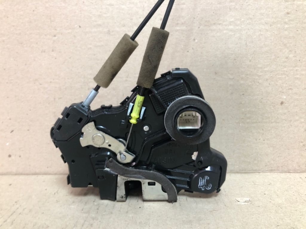 69030-06200 | Замок двери передн. прав. TOYOTA CAMRY 40 06-11