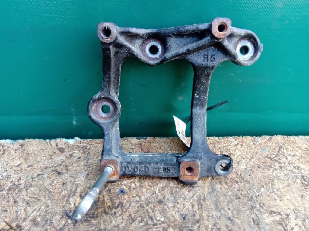 12502-0V040 | Кронштейн компрессора кондиционера TOYOTA CAMRY 55 14-17