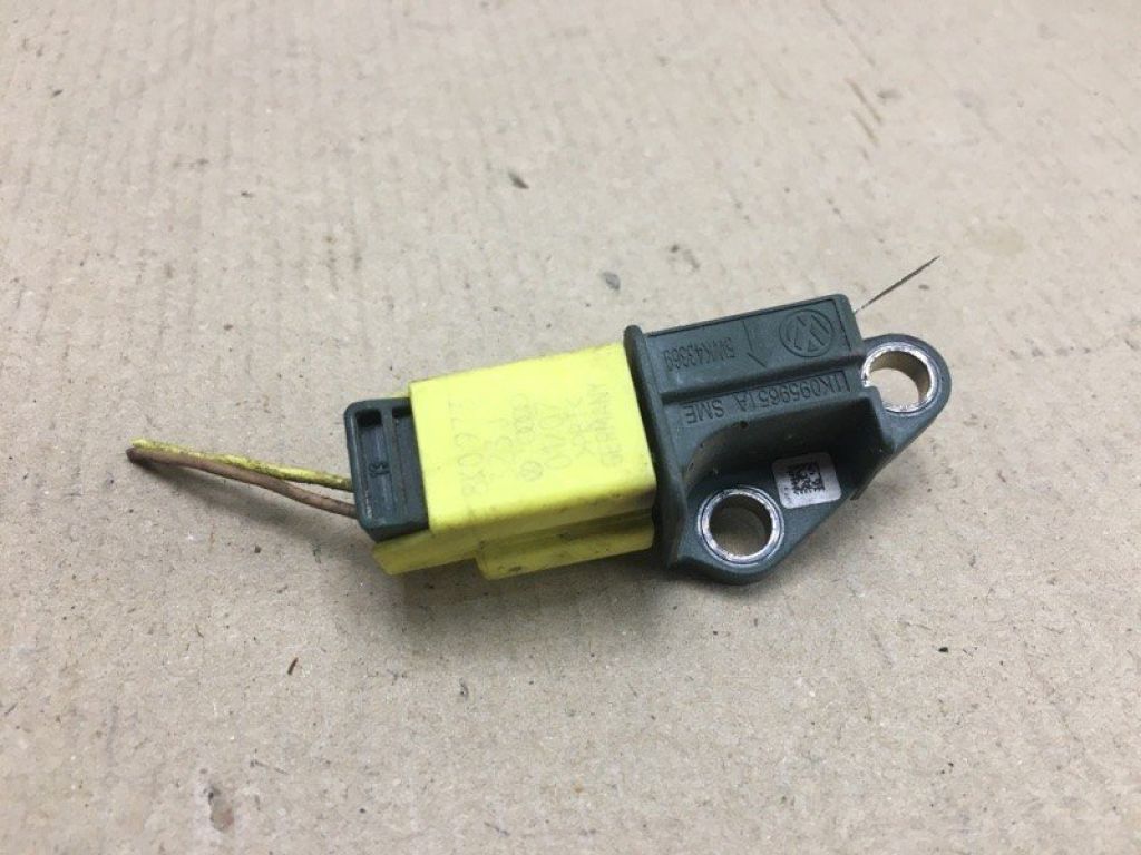 1K0 959 651 A | Датчик удару передн. VOLKSWAGEN JETTA 05-10 - Фото 2