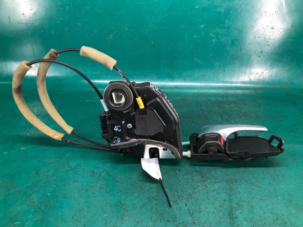 69050-06100 | Замок двері задн. прав. TOYOTA CAMRY 55 14-17