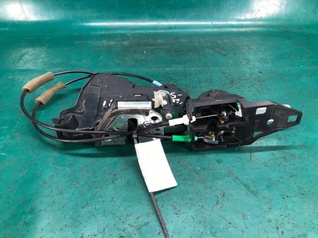 69030-0C050 | Замок двери передн. прав. TOYOTA CAMRY 55 14-17