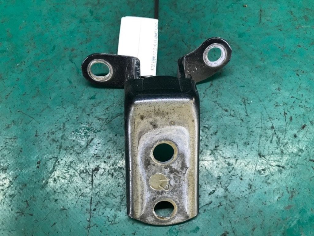 68770-02050 | Петля двері нижня задн. прав. TOYOTA CAMRY 55 14-17