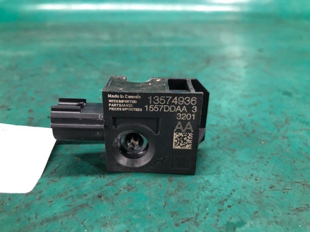 13574936 | Датчик удару задн. прав. CHEVROLET VOLT 10-15