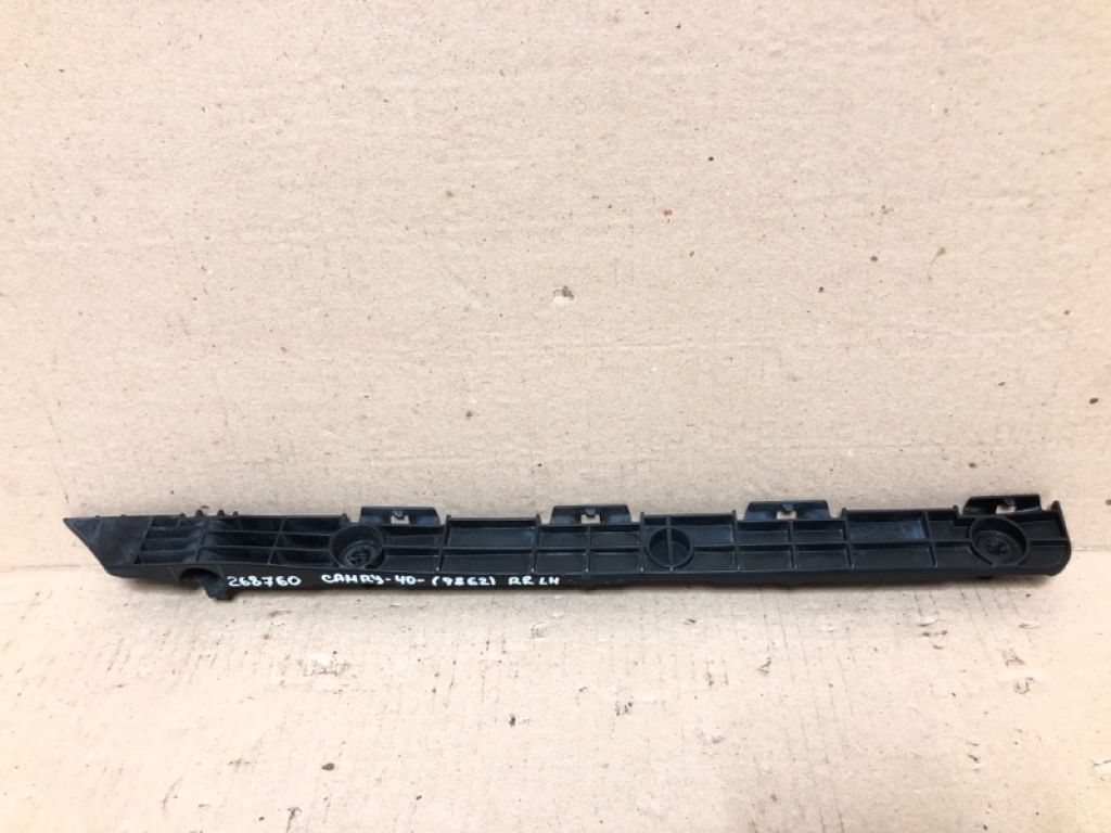 52158-06010 | Кронштейн заднего бампера лев. TOYOTA CAMRY 40 06-11