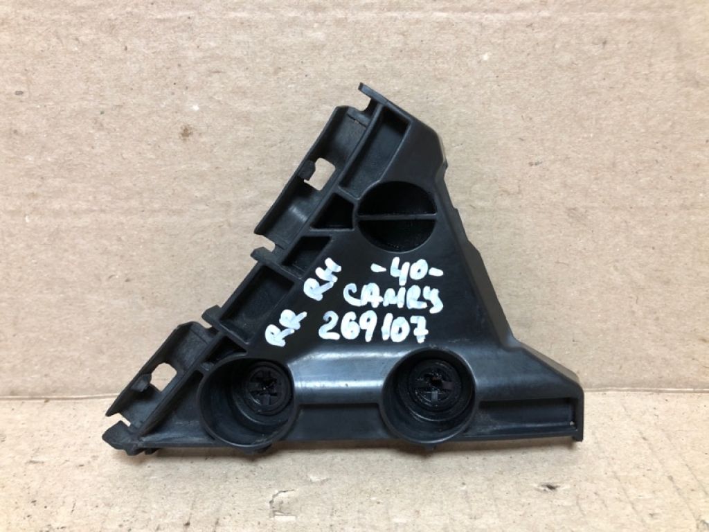 52575-06030 | Кронштейн заднього бампера прав. TOYOTA CAMRY 40 06-11