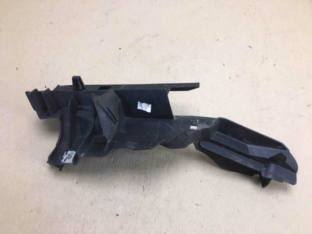 CP9Z-5802039-A | Накладка крыла лев. FORD FOCUS 10-18