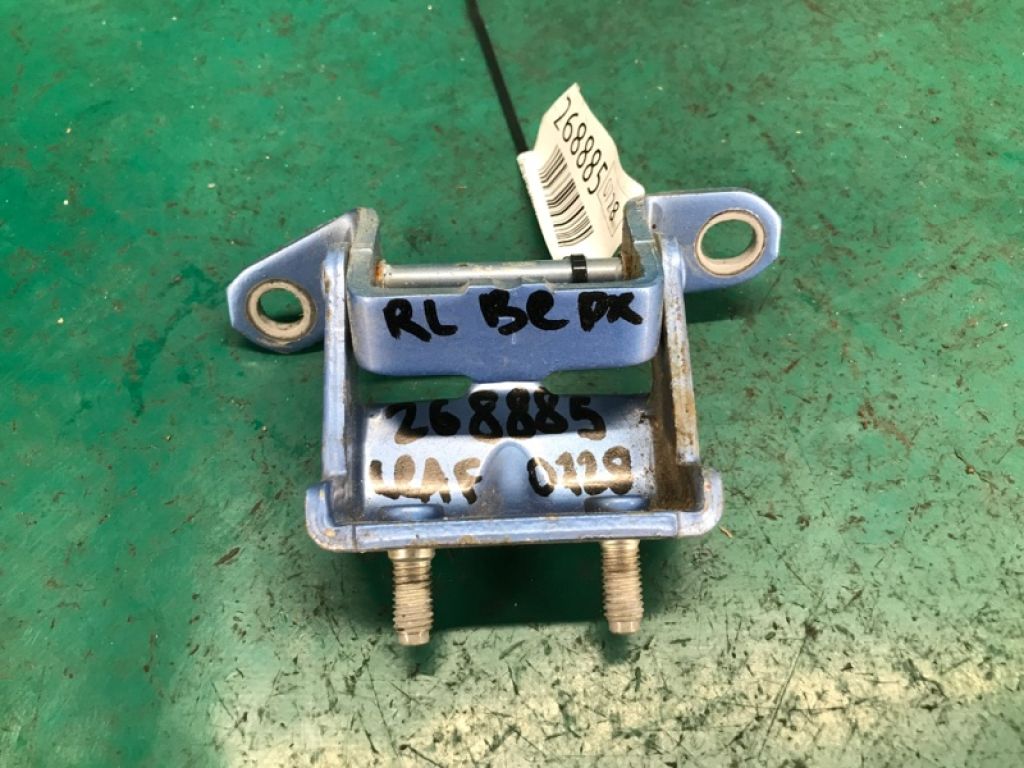 82401-3NA0A | Петля двери верхняя задн. лев. NISSAN LEAF 10-17