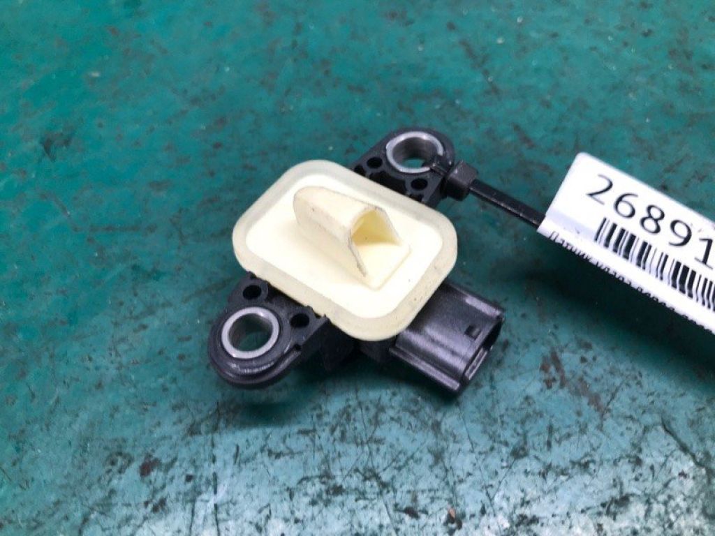 98836-1MA0A | Датчик удару передн. прав. NISSAN LEAF 10-17