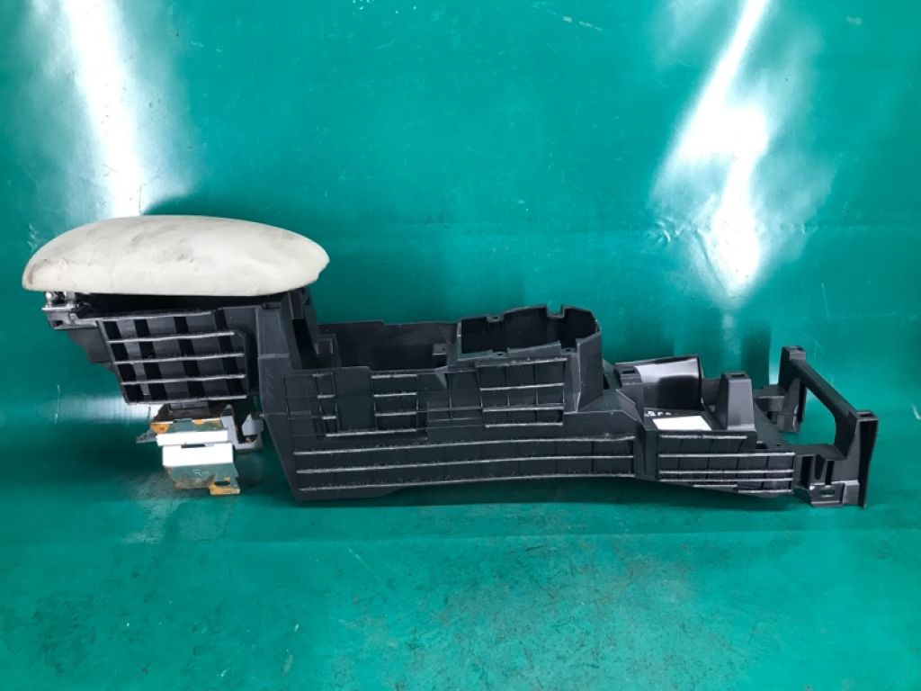 96910-3NA0A | Подлокотник NISSAN LEAF 10-17