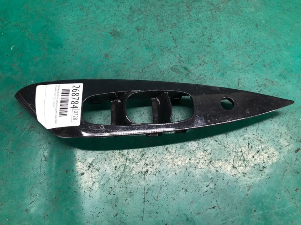 80961-3NA0A | Накладка кнопок стеклоподъемника передн. лев. NISSAN LEAF 10-17