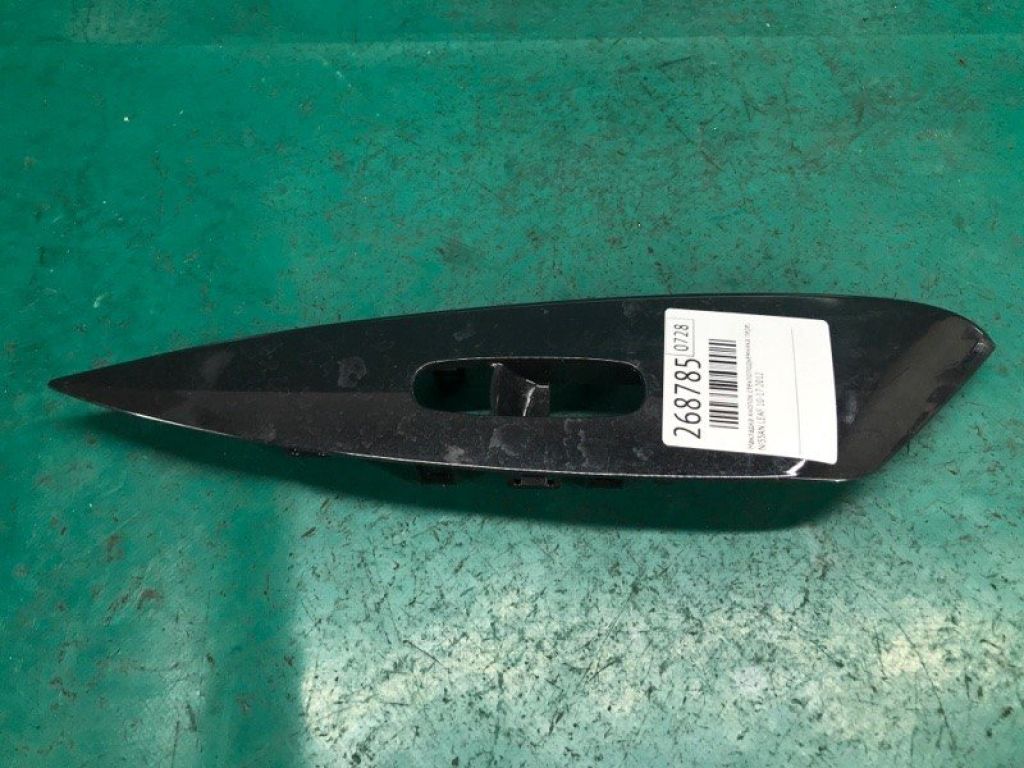 80960-3NA0A | Накладка кнопок стеклоподъемника передн. прав. NISSAN LEAF 10-17