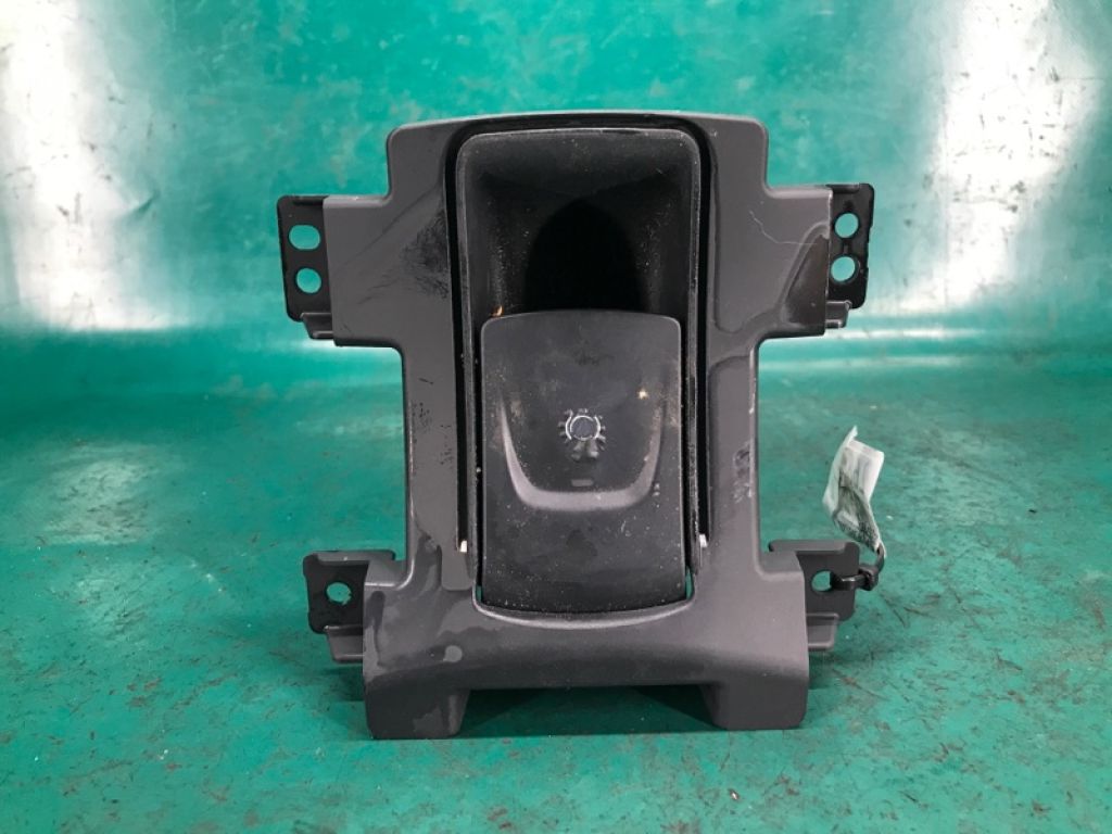 25175-3NA0A | Кнопка стоянкового гальма NISSAN LEAF 10-17