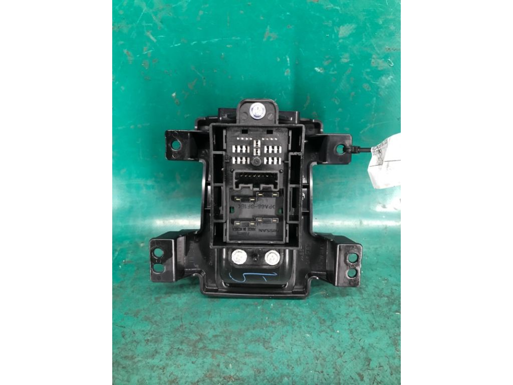 25175-3NA0A | Кнопка стоянкового гальма NISSAN LEAF 10-17 - Фото 3