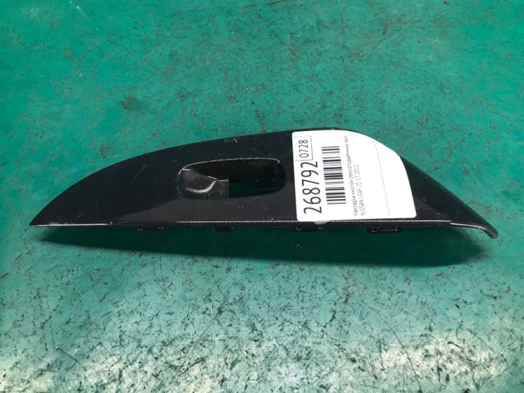 82961-3NA0A | Накладка кнопок стеклоподъемника задн. лев. NISSAN LEAF 10-17 - Фото 3