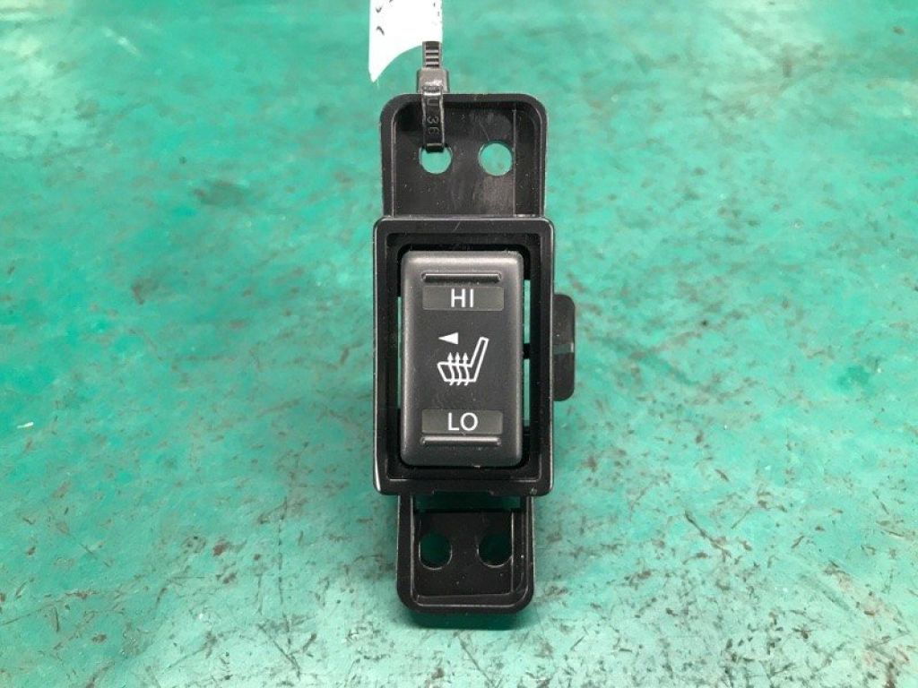 25500-1EA1A | Кнопка обігріву сидінь лів. NISSAN LEAF 10-17