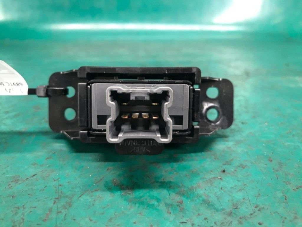 25500-1EA1A | Кнопка обігріву сидінь лів. NISSAN LEAF 10-17 - Фото 3