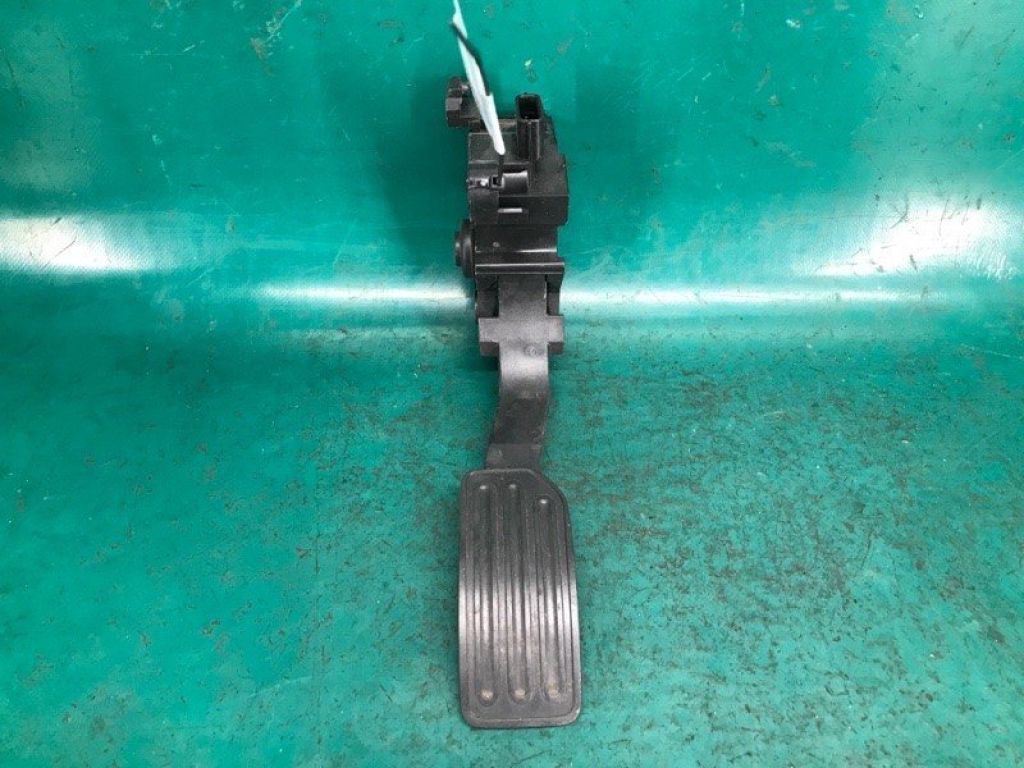 18002-1KM0A | Педаль газу NISSAN LEAF 10-17