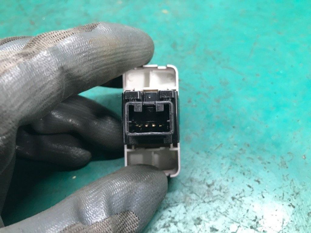 25290-3NA0A | Кнопка аварийной сигнализации NISSAN LEAF 10-17 - Фото 4