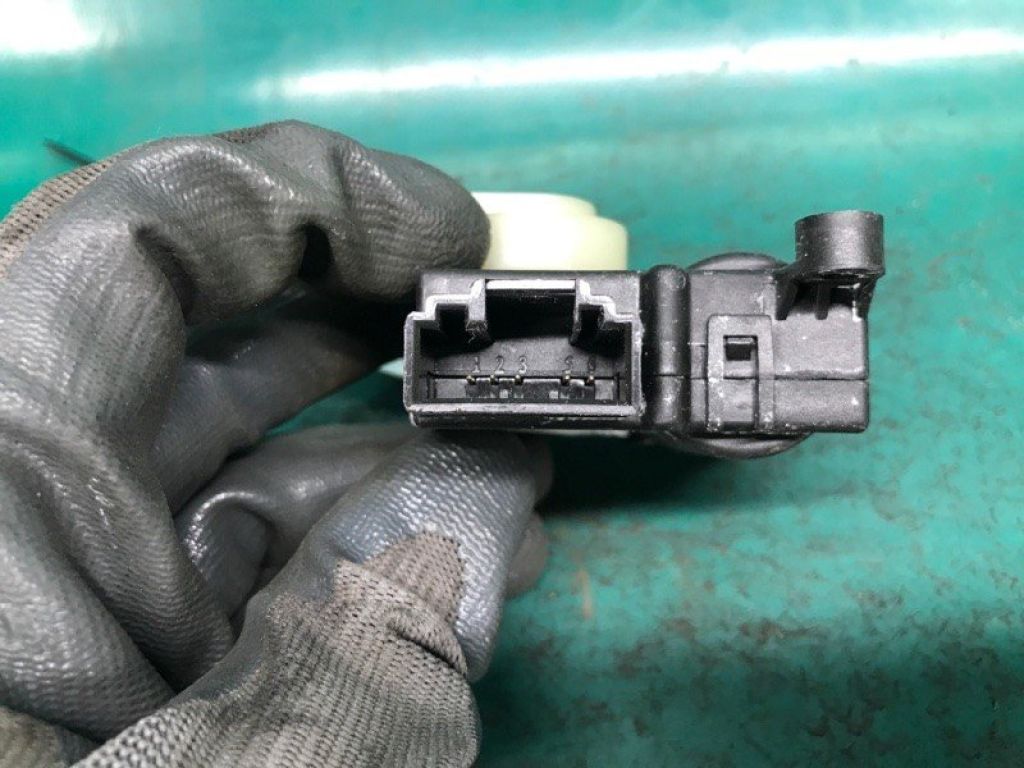 27730-1FC1A | Моторчик заслонки печки NISSAN LEAF 10-17 - Фото 3