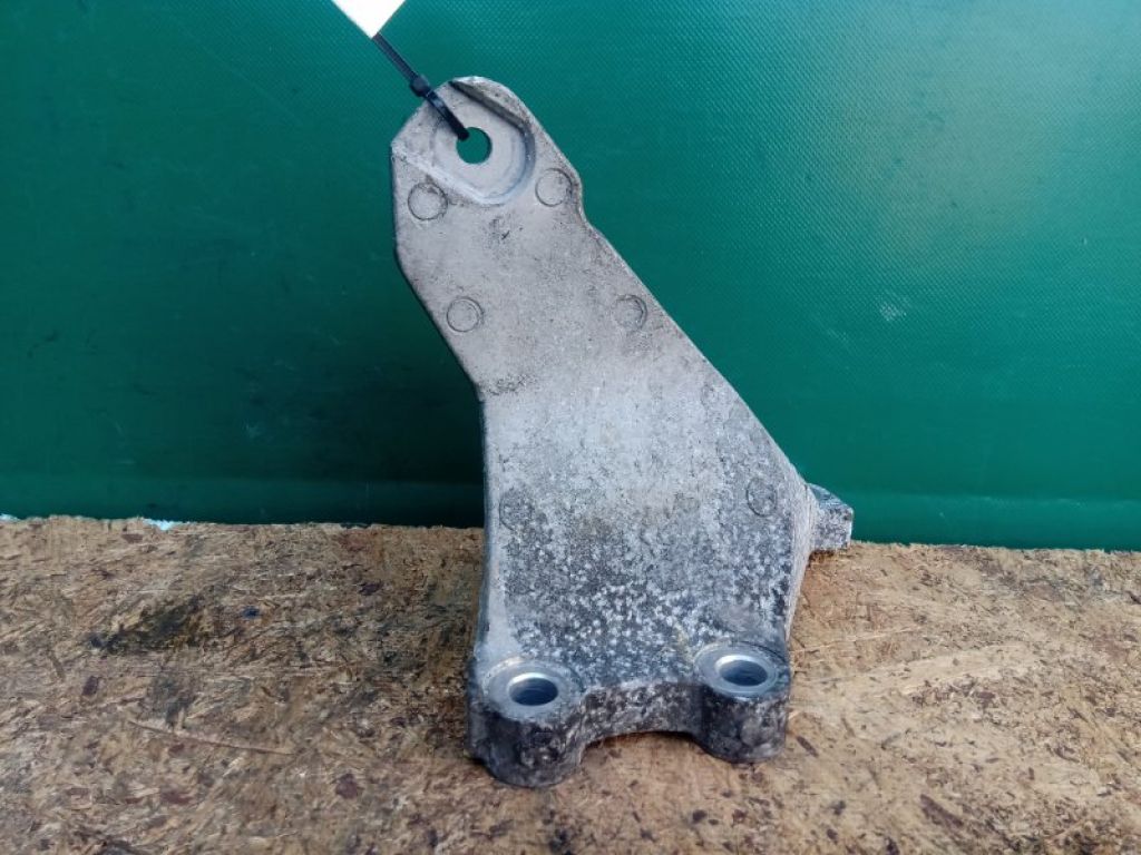 11253-3NA0A | Кронштейн двигуна передн. лів. NISSAN LEAF 10-17