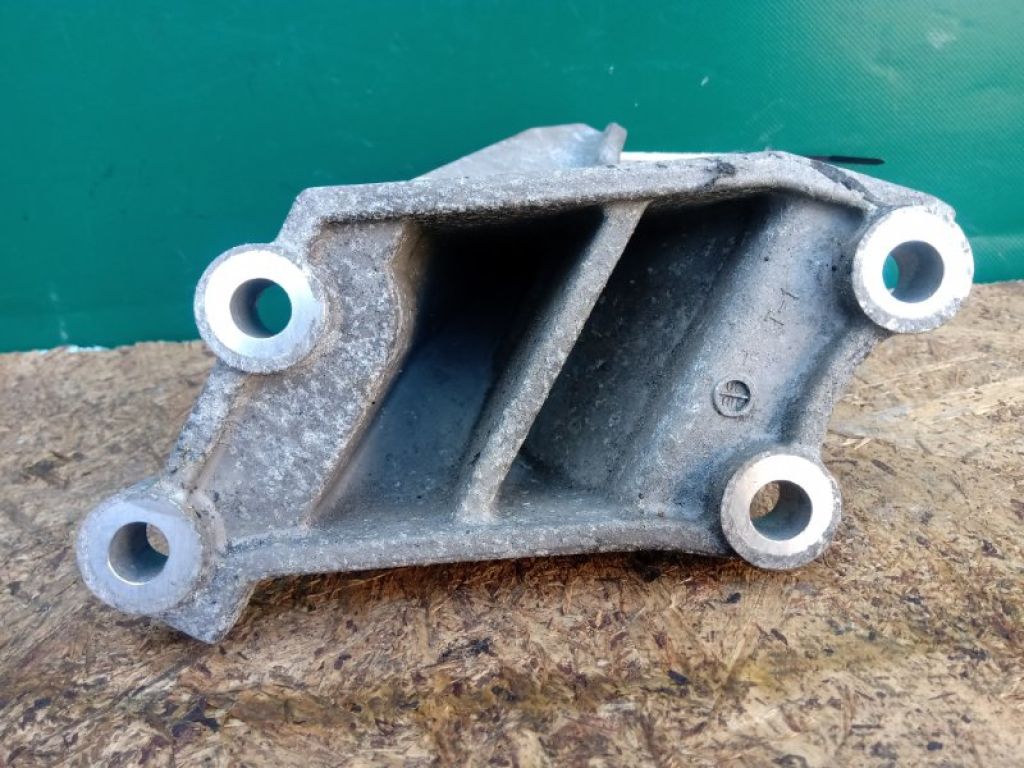 11253-3NA0A | Кронштейн двигуна передн. лів. NISSAN LEAF 10-17 - Фото 6