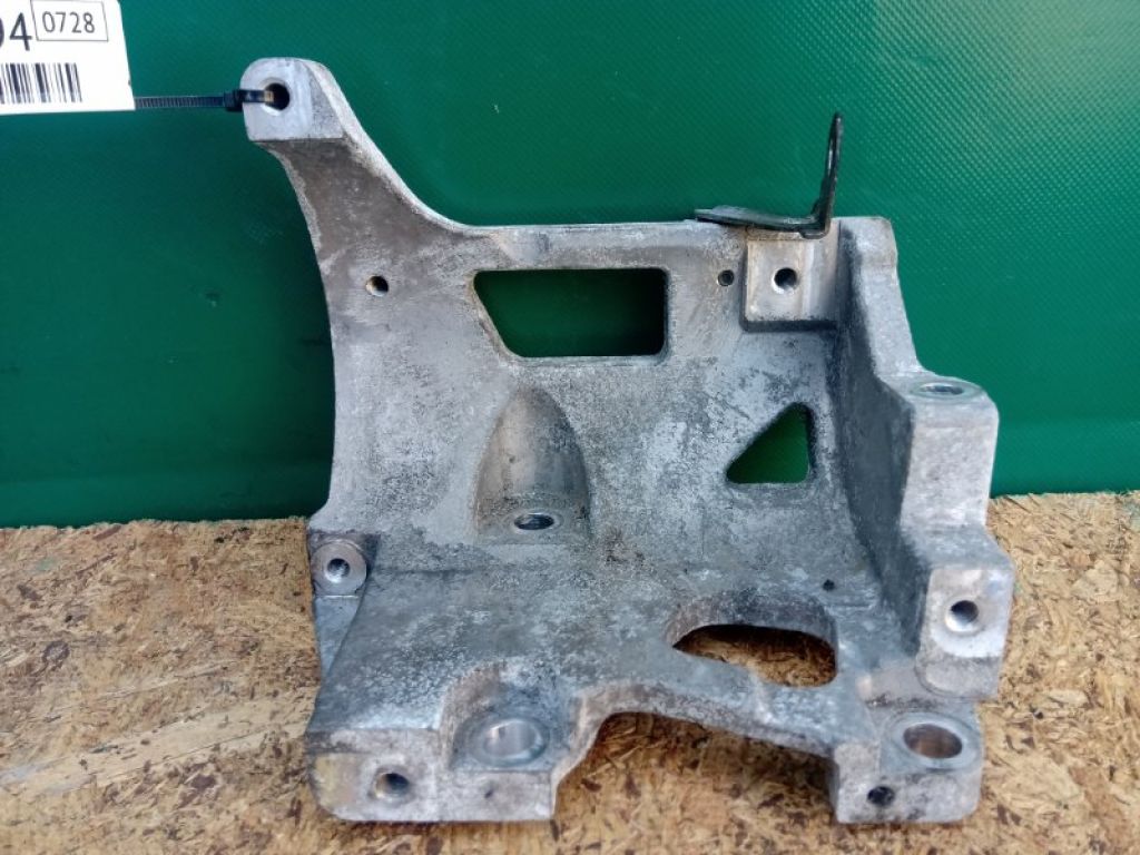 11910-3NA0A | Кронштейн компрессора кондиционера NISSAN LEAF 10-17