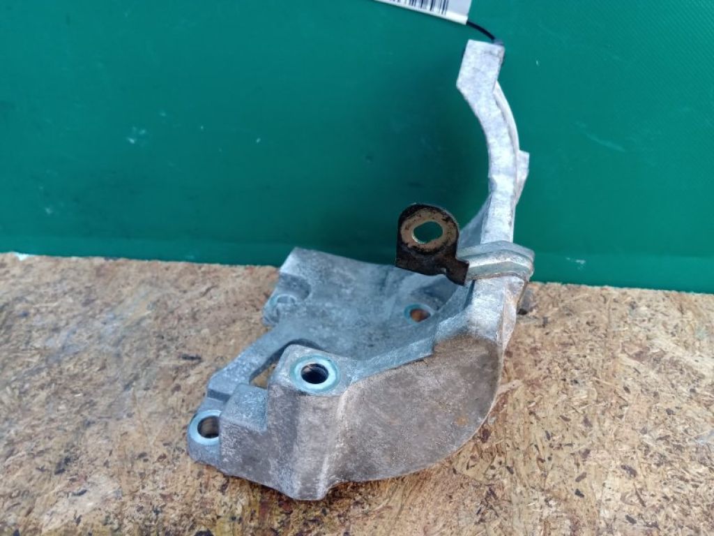 11910-3NA0A | Кронштейн компрессора кондиционера NISSAN LEAF 10-17 - Фото 3