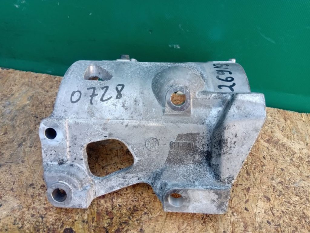 11910-3NA0A | Кронштейн компрессора кондиционера NISSAN LEAF 10-17 - Фото 6