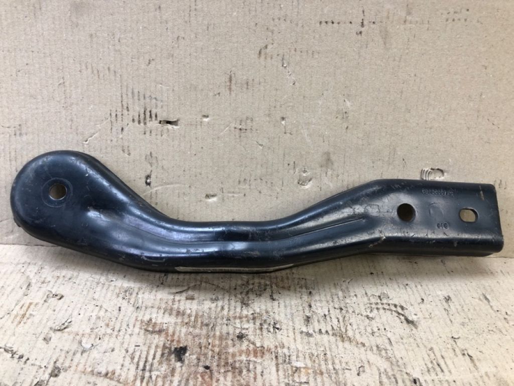 68156457AC | Крепление балки подвески задн. лев. JEEP CHEROKEE 14-