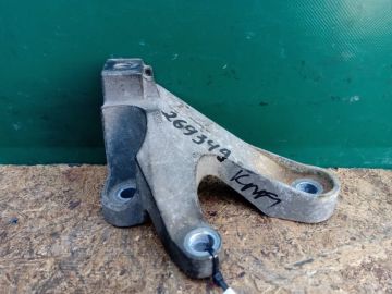Кронштейн КПП MAZDA 3 BK 03-08