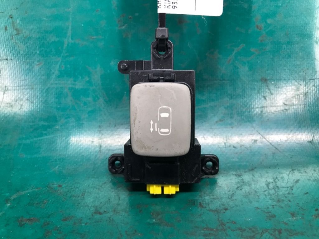 93530-A9000 | Кнопка відкриття дверей KIA SEDONA 14-18