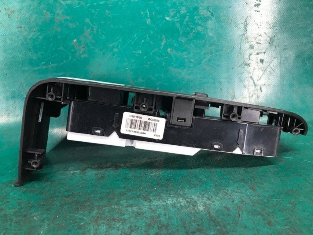 93575-A9000DGH | Кнопка стеклоподъемника передн. прав. KIA SEDONA 14-18 - Фото 2
