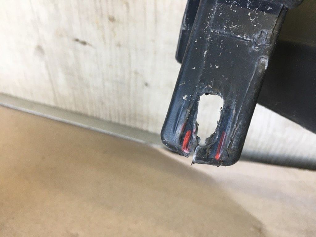 F1EZ-17C897-C | Накладка замка капота FORD FOCUS 10-18 - Фото 11