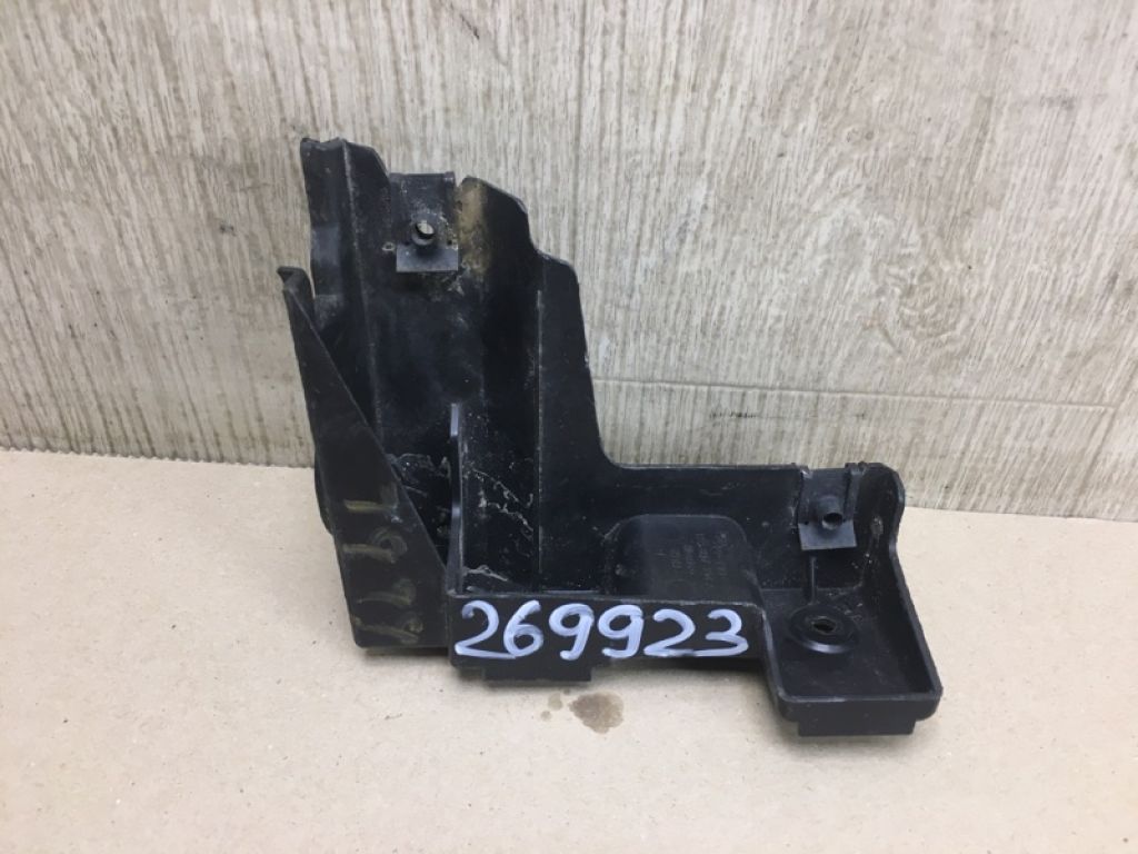 1K5 807 394 A | Кронштейн заднього бампера прав. VOLKSWAGEN JETTA 05-10