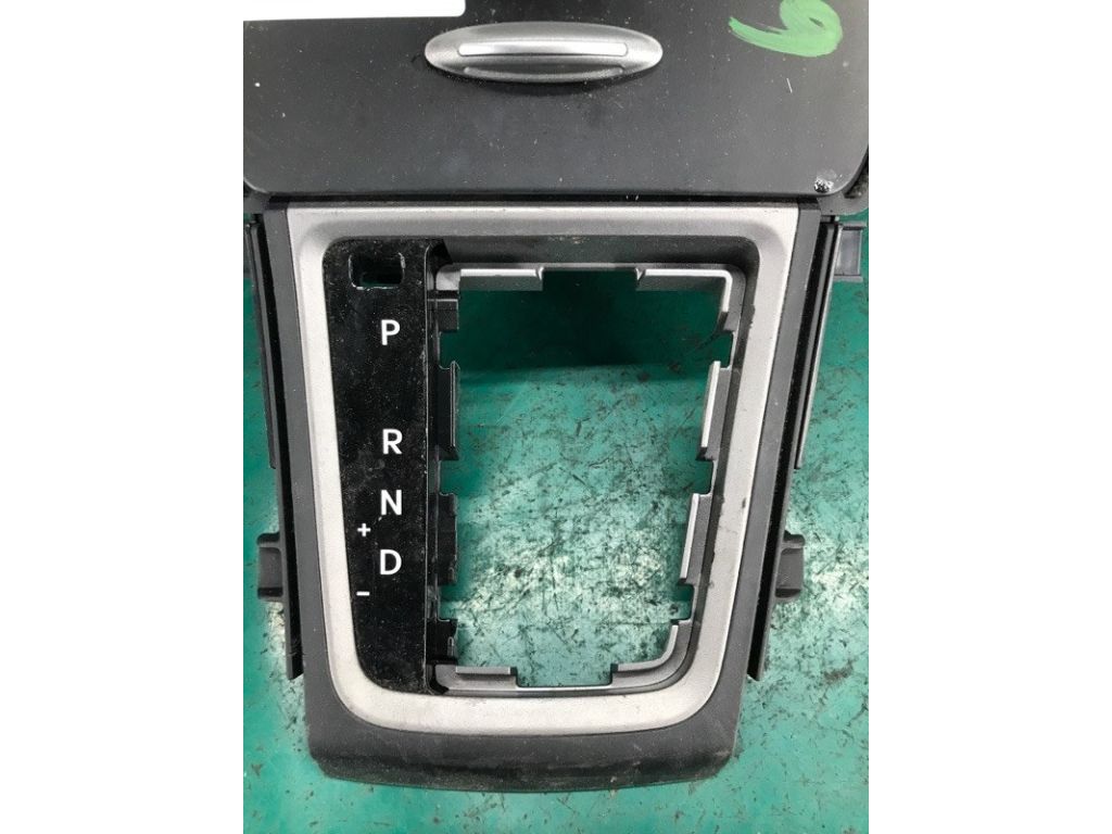 84650-3XDF0SA5 | Консоль центральна HYUNDAI ELANTRA MD 10-15 - Фото 2