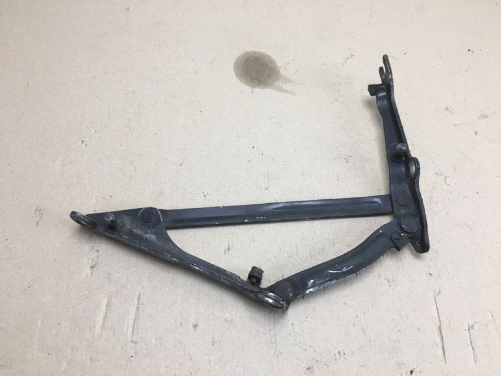 64520-50030 | Петля крышки багажника лев. LEXUS LS430 00-06 - Фото 2