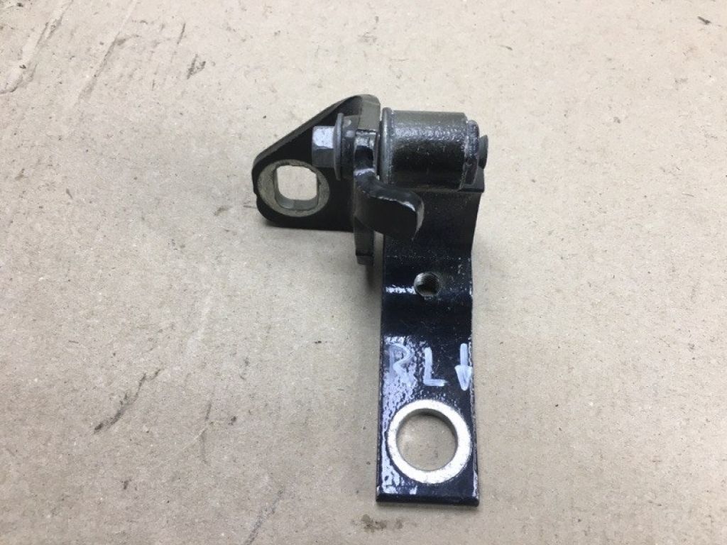 AM5Z-5826803-A | Петля двери нижняя задн. лев. FORD FOCUS 10-18