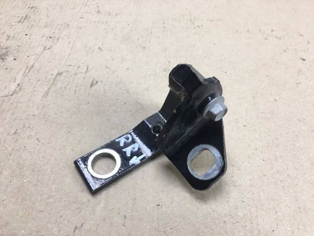 AM5Z-5826802-A | Петля двери нижняя задн. прав. FORD FOCUS 10-18 - Фото 2