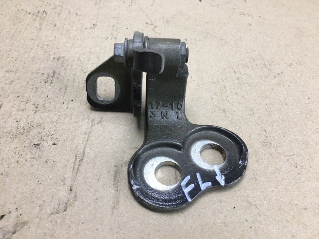 CP9Z-5422811-A | Петля двері нижня передн. лів. FORD FOCUS 10-18
