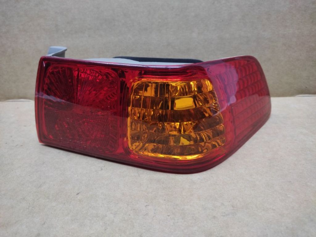212-19D7R-UE | Фонарь наружный прав. TOYOTA CAMRY 20 96-02