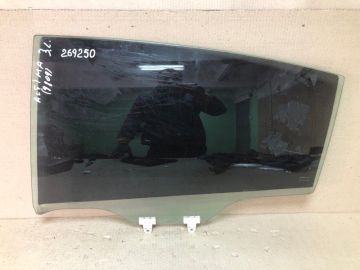 Скло дверей задн. лів. NISSAN ALTIMA L32 07-12