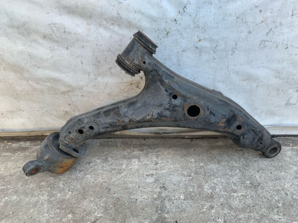 48640-50050 | Важіль передньої підвіски нижній лів. LEXUS LS430 00-06 - Фото 3